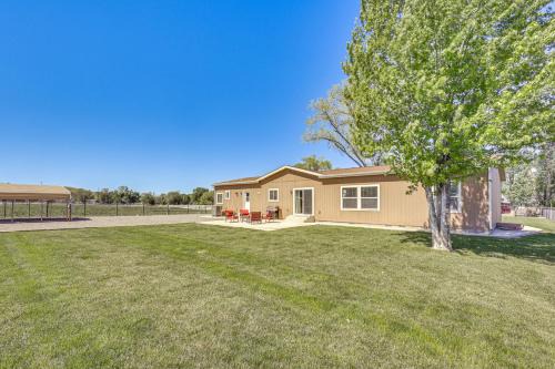 Aztec Maison | 10 Mi to Aztec Ruins Family Home with Large Yard!