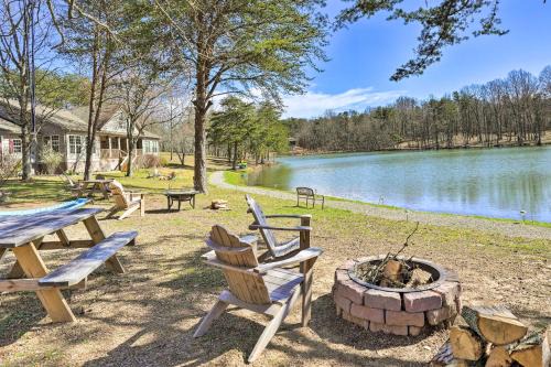 Trenton Maison | 10 Mi to Drive-In Lakefront Trenton Cabin!