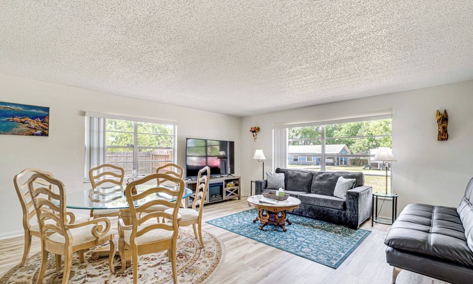 Silver Springs Shores Maison | 10 Mi to Dtwn Ocala: Dog-Friendly Home w/ Fire Pit