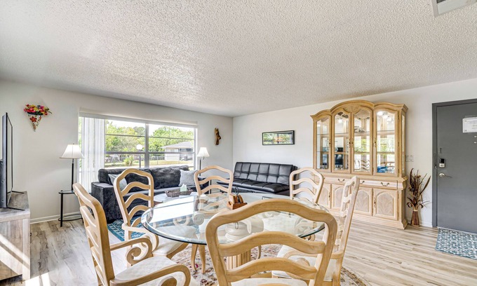 Silver Springs Shores Cottage | 10 Mi to Dtwn Ocala: Dog-friendly Home w/ Fire Pit