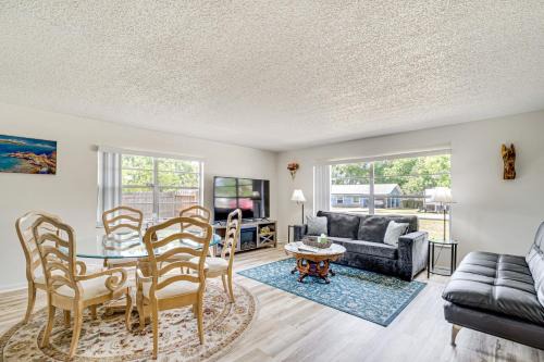 Silver Springs Shores Maison | 10 Mi to Dtwn Ocala Dog-Friendly Home with Fire Pit