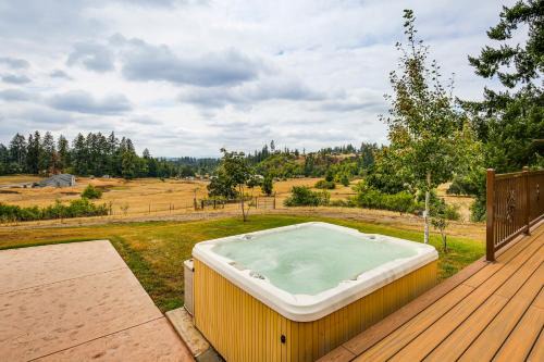 Thurston Maison | 10 Mi to Eugene Countryside Home with Mtn Views!