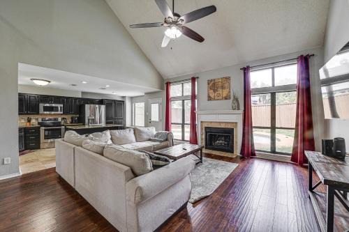 North Central Carrollton Maison | 10 Mi to Lake Lewisville Carrollton Home with Pool