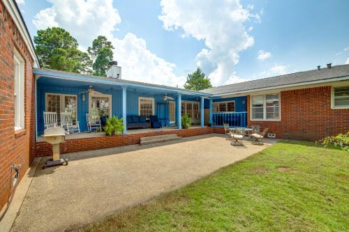 Flint Maison | 10 Mi to Lake Palestine Countryside Group Getaway