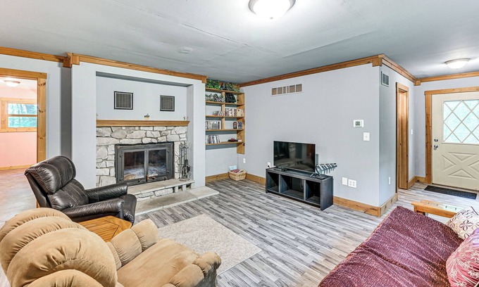Granger Maison | 10 Mi to Notre Dame: Family Retreat in Granger