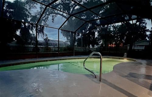 Palm Harbor Maison | 10 Min from Beach, Private Pool with Lanai Palm Coast Family Home
