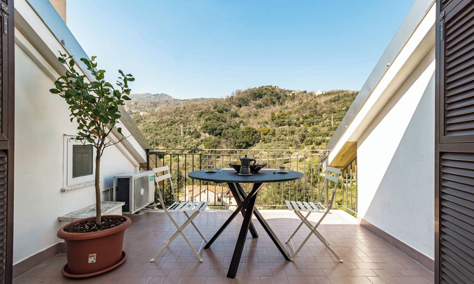 Vado Ligure Appartement | 10 min from the beach! Cozy and stylish apt with a full size bathtub & Balcony