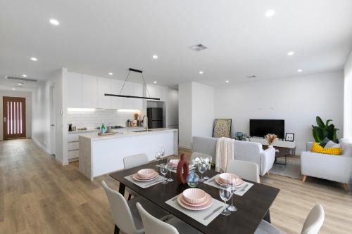 Greenvale Maison | 10 Min to Airport Brand New Family 4BR House