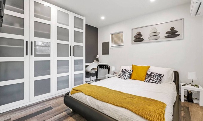 Near East Columbus Maison | 10 Min to Airport | Modern | Workspace | Unit D