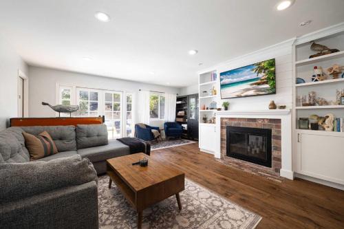 University City Maison | 10 min to Beach Central Villa