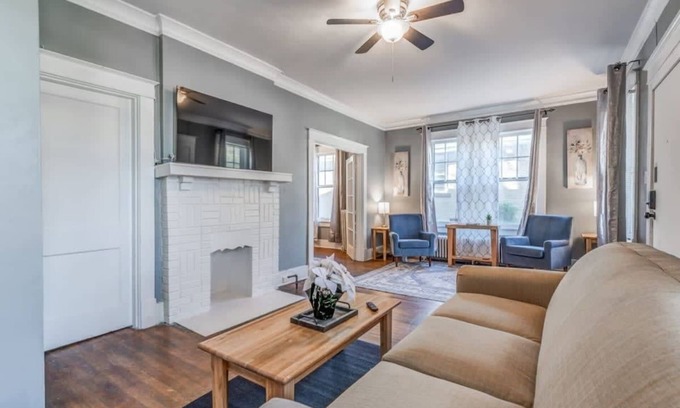 Memphis Maison | 10 Min to U of Memphis-Rozelle Retreat Right Unit