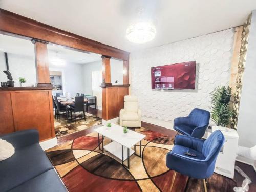 Cheektowaga Appartement | 10 Mins to Airport Apt with King Beds