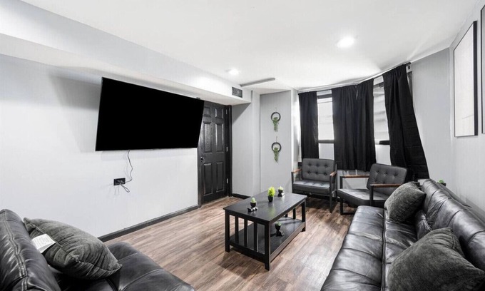Little Village Appartement | Large 4 Bedroom - 3 King Beds