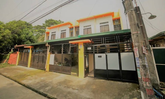 Las Pinas Maison | 10 Pax Home near Sipag Villar w Netflix Videoke