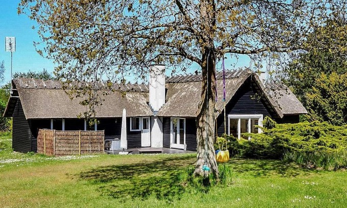 Hoeve Strand Maison | 10 person holiday home in F revejle
