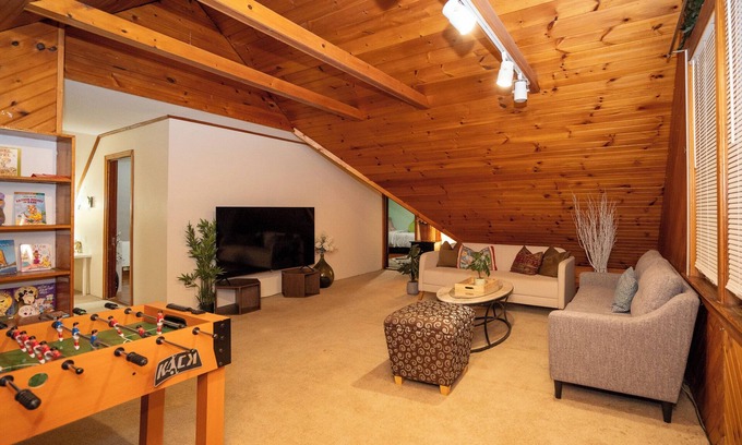 Milton Appartement | 10-Spacious 5BR apt with gym, games room in the attic