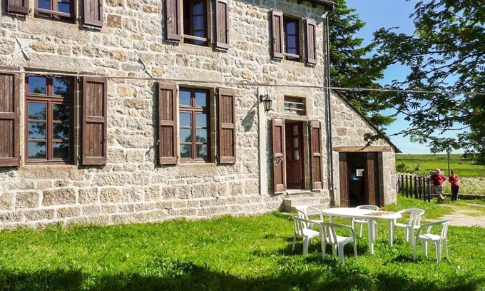 Saint-Laurent-de-Muret Maison | 100 m² Gîte ∙ 3 chambres ∙ 6 personnes
