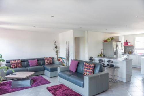 Meyzieu Appartement | 100 m² Appartement ∙ 1 chambre ∙ 10 personnes