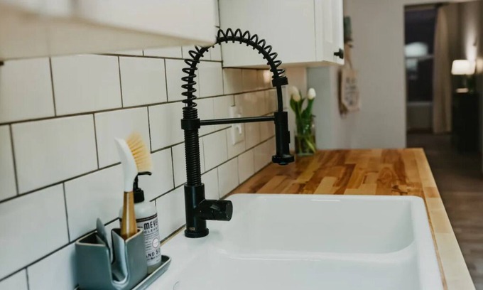 Marquette Appartement | 100 N Third Cozy Downtown Apartment Pet friendly!