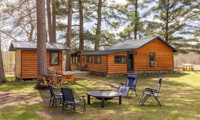 Hackensack Cabine | 100+ Remodeled Log Cabin-lake access-private dock