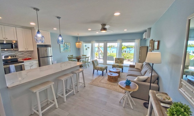 Treasure Cay Copropriété | 100% Renovated Ground floor condo w/Boat Slip - 3 min walk to beach!!