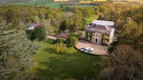 Becon-les-Granits Lit Et Petit-Déjeuner | 1000 m² Chambre d'hôtes ∙ 36 personnes