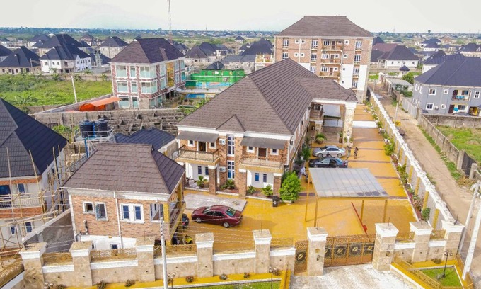 Igwuruta Hôtel | 1000 m² Hôtel ∙ 3 personnes
