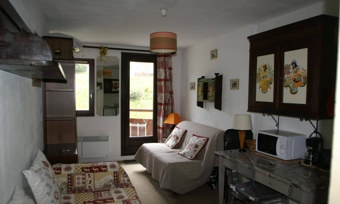 Prapoutel Appartement | 100m from resort center, parking, tv, ski locker, 18m², Les 7 Laux