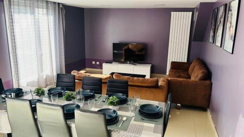 Villepinte Appartement | 100m2 2 chambres 8 personnes - Grand parking et terrasse privée - Proche CDG-Parc expositions-Paris-Astérix-Disney