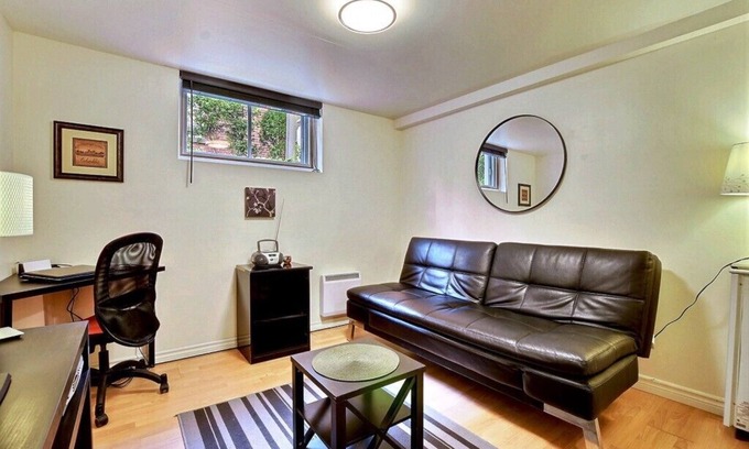 Cote-Des-Neiges—Notre-Dame-De-Grace Appartement | # 102 chaud et meublées avec goût - Très bien situé