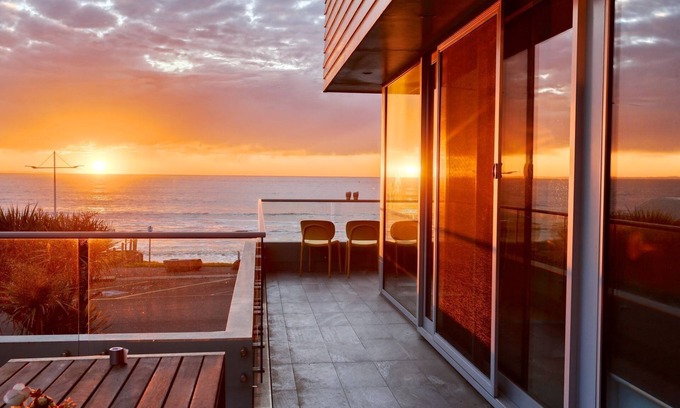 Port Fairy Maison | 103 Beach Street Beachfront Home