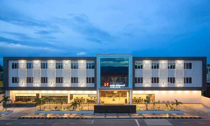 Biak Hôtel | 105 m² Hôtel ∙ 127 personnes
