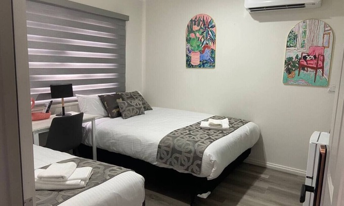 Brunswick East Appartement | 106 Luxe Queen & Single BR (Sleeps 3) w/Fast WiFi - 18 mins tram to CBD