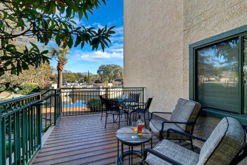 Folly Field Villa | 109 Island Club