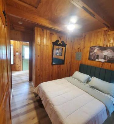 Brewton Maison | 109 Vinewood Cabin