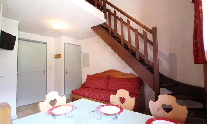 Lanslevillard Appartement | À 10m des pistes de ski, 3ème étage, parking, télévision, casier à ski, 30m², Val Cenis