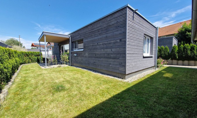 Diepoldshofen Maison | 10min to CenterParcs, bungalow with garden and carport, 4 persons