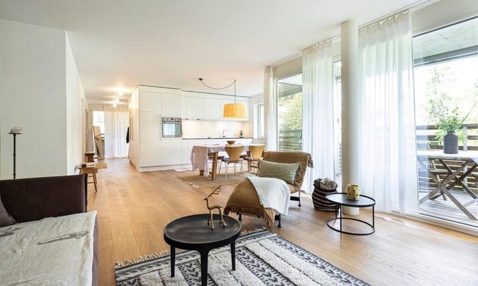 Trin Appartement | 10min zu den Bergbahnen Tiefgarage & Wifi inkl. Bergsicht & Ruhe