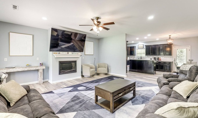 Troy Maison | 11 Mi to Troy University: Family Home w/Yard