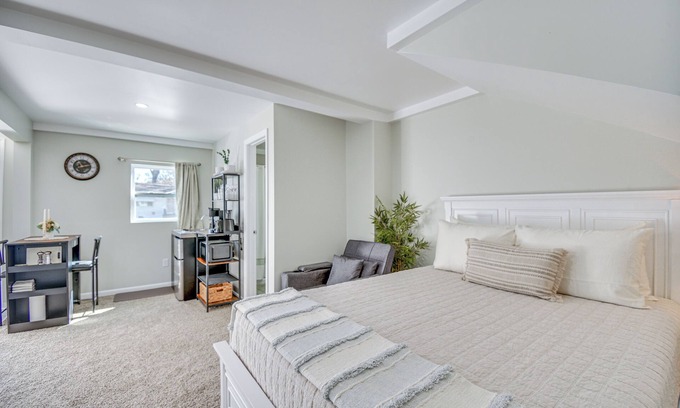 Northwest Appartement | 11 Mi to Virginia Beach Boardwalk: Studio Retreat!