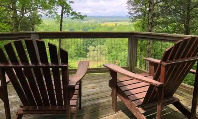 Pocahontas Maison | 11 Point River Front Cabin, 7 acres, hiking trails, with a private beach!