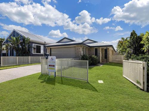 Golden Beach Maison | 11 Wills Avenue Golden Beach QLD
