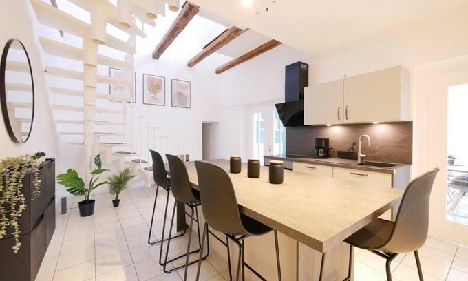 Kernstadt Appartement | 110 m2, Dachterrasse, Küche, zentral, ruhige Lage