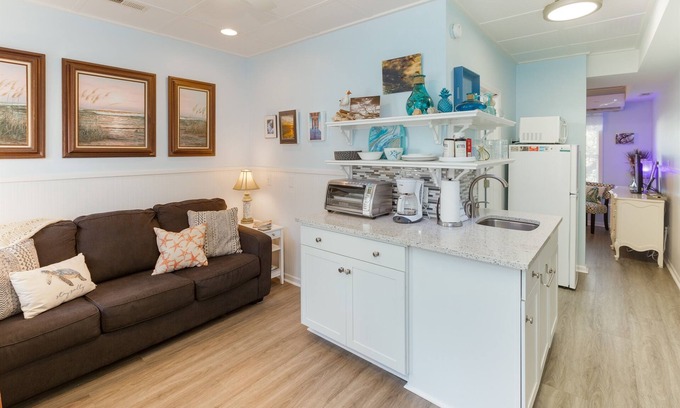 Isle of Palms Copropriété | Picture Perfect Studio, 1er étage, adapté aux chiens, NOUVELLE RÉNOVATION!