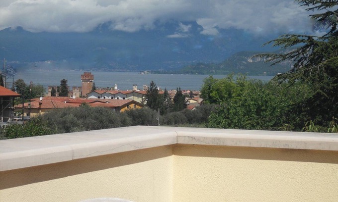 Lazise Appartement | Romantique appartement à distance de marche du lac terrasse donnant sur le lac