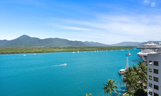 Cairns Central Business District Maison | 1101 Harbour Lights with Ocean Views