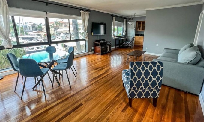 Nurmi Isles Appartement | 111 #6 Beautiful waterfront apartment near the beach