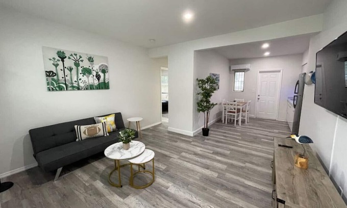 West Little Havana Appartement | 1117 Apt 3 · 1bed/1bath apt w/ parking & patio great location !