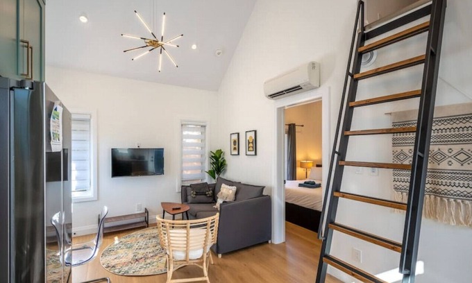 Rosemount Maison | 111H-3 · Kingsdale Designer Tiny house w/ king bed