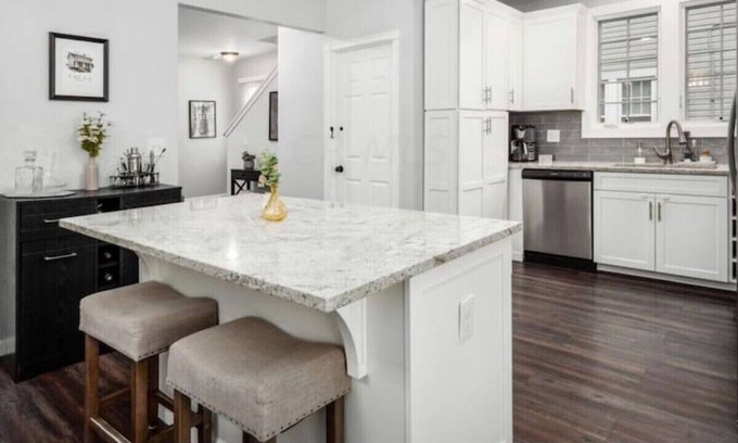 Livingston Park Maison | 113) Cozy home + fenced in yard!